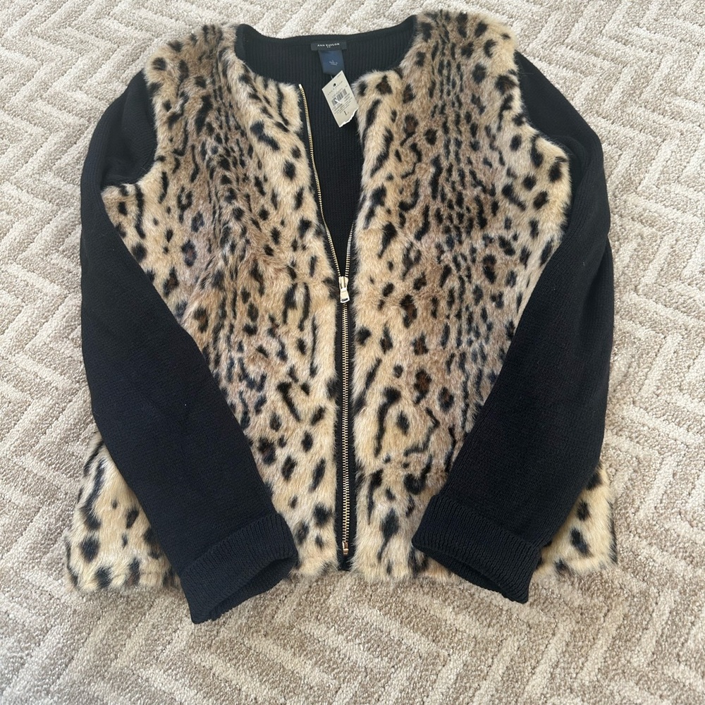 NWT , size L zip up jacket